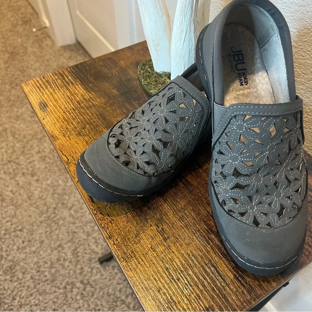 JBU Jambu Grey‎ Wildflower Laser Cut Out Memory Foam Comfort Outdoor Shoes Sz 7